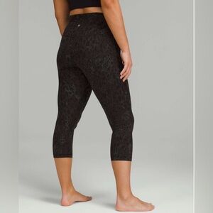Lululemon Align High-Rise
Crop 21"
Cheetah Camo Deep Coal Multi